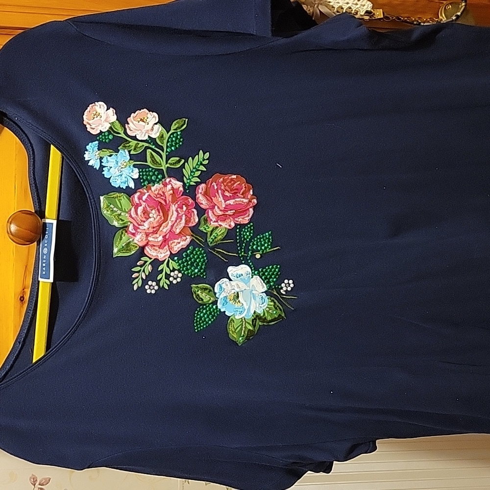 Navy Tee with flower embroidery